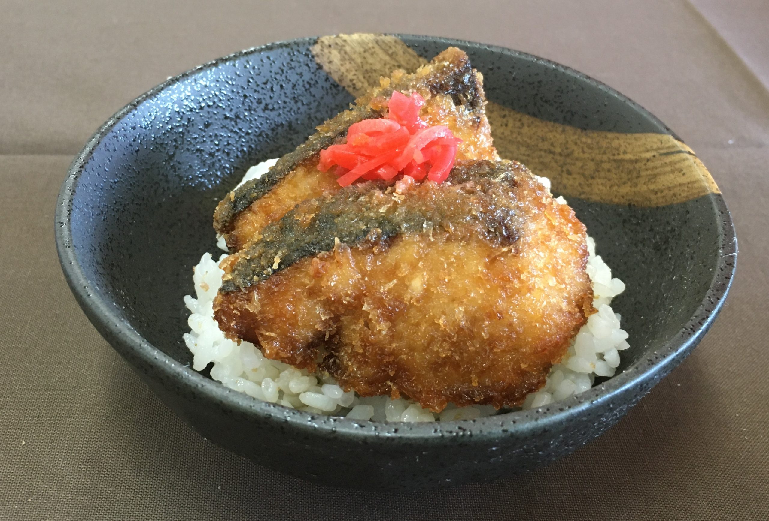 佐渡のブリカツ丼