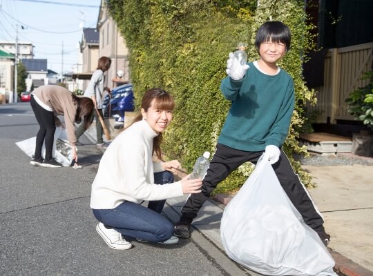 お祭りや会合への参加を通じ、地域の健全育成活動へ貢献します