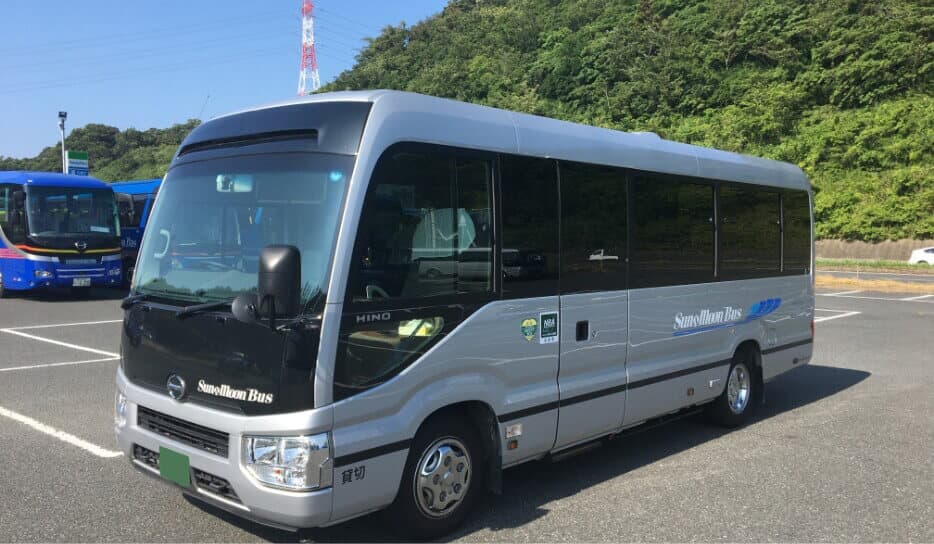 最新機器を搭載した貸切バス317台で快適なバス旅行を提供