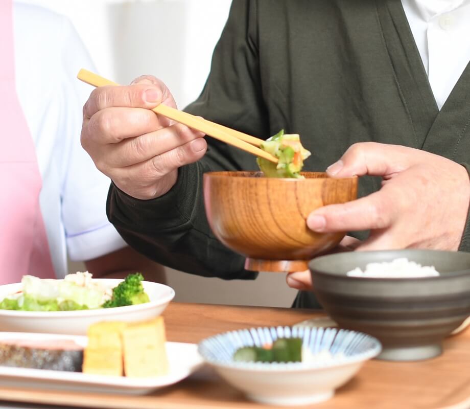 バラエティに富んだ献立とさまざまな食形態で
入居者様に食の楽しみを提供します