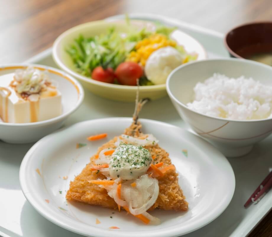 日々の仕事に欠かせない健康と活力を
おいしい食事と快適な寮で養います