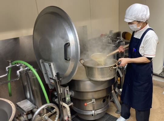 豊富な実績・ノウハウを活かして効率的・安定的な給食運営体制を築きます