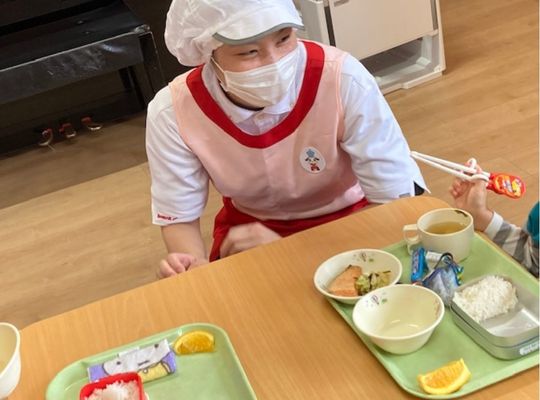 食べることも大切な保育の一環として、園と協力しながら子どもの成長を支えます。