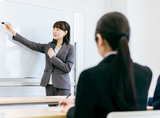 マニュアルや教育制度を確立し、サービスレベルを維持します