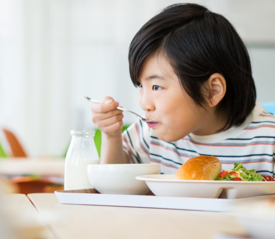 食事をしている様子